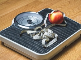 Диетолог рассказал, как быстро сбросить лишний вес после праздников