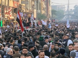 К прощанию с Сулеймани в Багдаде присоединились тысячи людей