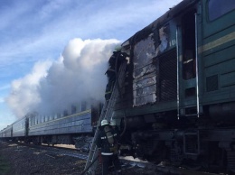 Прокатились с огоньком: поезд вспыхнул прямо на ходу, пассажиры оказались в огненной ловушке (фото)