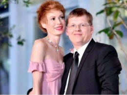 Невеста Розенко рухнула на грудь возлюбленного. ФОТО