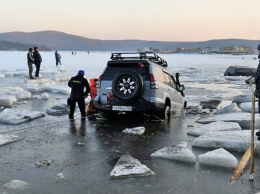 30 автомобилей провалились под лед в Приморье