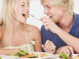 Почему мужу и жене нельзя есть с одной тарелки, а иначе развод и девичья фамилия