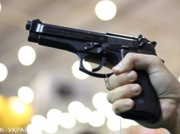 В Черновицкой области мужчина с пистолетом ранил двух человек