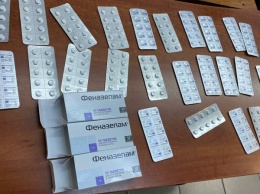 250 психотропных таблеток обнаружили слобожанские таможенники в дамской сумочке (фото)