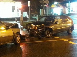 В центре Мариуполя столкнулись две иномарки. Пострадал водитель "Опеля", - ФОТО