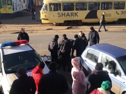 На площадь Старомостовую приехали 5 полицейских машин: что случилось