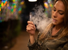 В США запретят электронные сигареты с ароматическими добавками