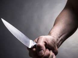 Бил ножом: в Киеве ищут маньяка, который напал на девушку, фото