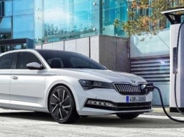 Skoda объявила о начале приема заказов на новый гибридный Superb iV