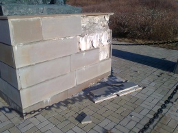 В оккупированном Луганске разрушается легендарный мемориал «Острая могила» (фото)