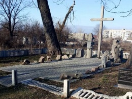 В Ракитном вандалы сломали забор в парке (фото)