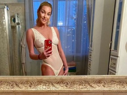 "С*ськи уже надо переделать": Волочкова выставила свои прелести в "дочкином" купальнике