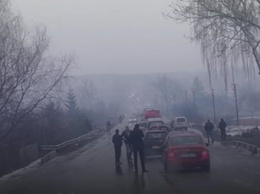 На Прикарпатье непогода вызвала транспортный коллапс