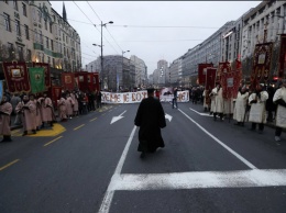 Сербы вышли на религиозные протесты