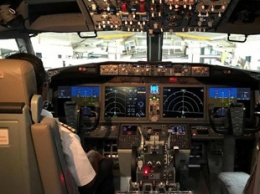 Баг в софте Boeing 737 отключает все экраны в кабине пилота