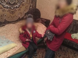 Полицейские в Херсоне спасли детей от неадекватной матери