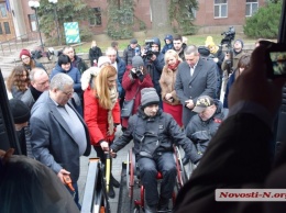 Губернатор Николаевщины вручил главам ОТО ключи от четырех новеньких авто для людей с инвалидностью