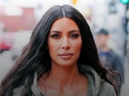Скажи "нет" комплексам: Ким Кардашьян показала фигуру в трусиках