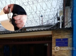 Резиновые дубинки и наручники: выяснились детали ЧП в колонии Харькова