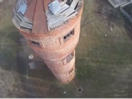 В центре Акимовки высится опасное сооружение (видео)