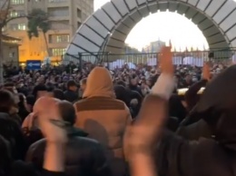 Протесты в Иране: студенты требуют наказать виновных в крушении самолета МАУ (видео)