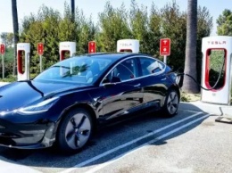 Почему одна модель Tesla продается лучше всех остальных электромобилей, вместе взятых?