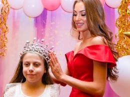 В Киеве принцессы устроили сказочный бал для детей с инвалидностью: как это было