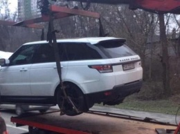 Пьяный персонал столичной СТО разбил Range Rover, который оставили на ремонт (ФОТО)