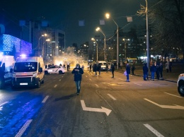 В Киеве на Лыбедской прорвало трубу, затопило Ocean Plaza и провалился автобус с пассажирами: что говорят в мэрии