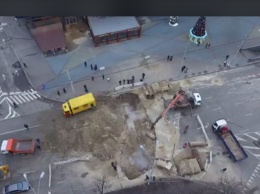 Последствия ночного потопа с кипятком в Киеве: город сковали пробки, все перекрыто
