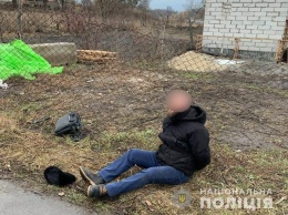В Киевской области мужчина угрожал револьвером полицейским, которые приехали на его вызов