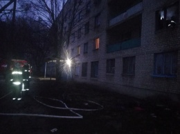 На Харьковщине из-за обогревателя загорелась квартира: бойцы ГСЧС спасли более 20 человек, - ФОТО