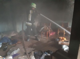 В Кривом Роге из-за пожара в нежилом здании погиб человек