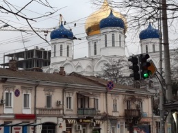 Новостройка в школьном дворе:В историческом центре Одессы строят антисоциальную высотку