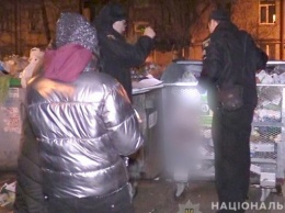 На улице Героев Севастополя в Киеве в мусорном баке обнаружили пакет с мертвым младенцем (фото, видео)