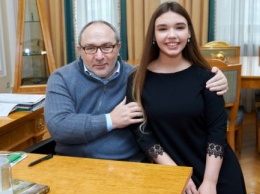 Геннадий Кернес встретился со школьницей по ее просьбе