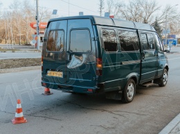 В Днепре на Запорожском шоссе велосипедист врезался в ГАЗель: пострадавшего забрала скорая