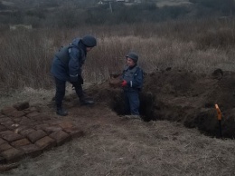 Под Харьковом возле жилых домов нашли противотанковые мины (фото)