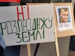 "Нет - дерибану земли!": против открытия рынка земли выступают под домом президента (ФОТО)