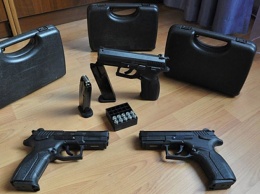 Под носом у прокуратуры: одесская полиция выдает разрешения на оружие псевдожурналистам
