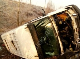 Под Киевом перевернулась маршрутка с пассажирами, есть пострадавшие