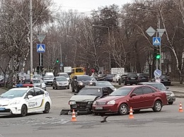 В центре Запорожья произошло серьезное ДТП: есть пострадавшие