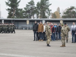 В армию не будут призывать принудительно до 20-ти лет - министр обороны