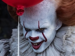 На Закарпатье мужчина одевался в костюм клоуна-убийцы и пугал людей (фото)