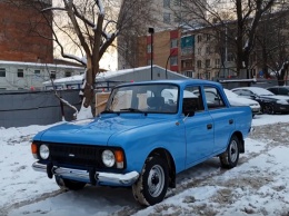 Такого точно никто не ожидал: дедовский Москвич с легкостью уделал новенькую Lada Vesta