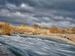 В Сети появились зимние фото уникального водопада Днепропетровщины