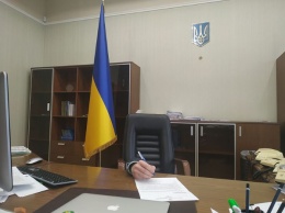 ''Палата №6!'' Министр юстиции залез под стол в поддержку Гончарука: украинцы смеются