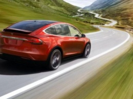 Вызвали более 100 ДТП: в США серьезно взялись за автомобили Tesla