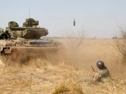 Слушатели Одесской военной академии проходят обкатку танками. Видео