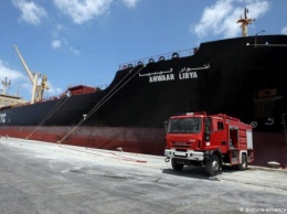 На востоке Ливии Хафтар перекрыл все порты и приказал прекратить отгрузку нефти